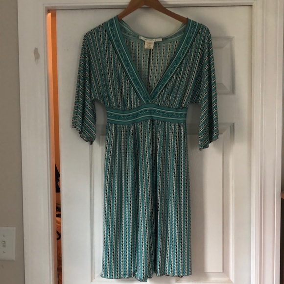 Flattering spring/summer dress. - Picture 1 of 4